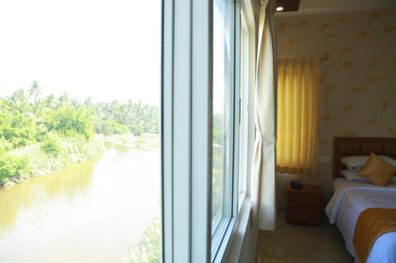 The Riviera Hotel Theni Exterior photo