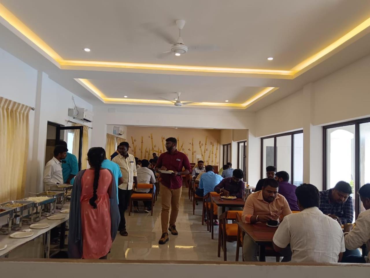 The Riviera Hotel Theni Exterior photo