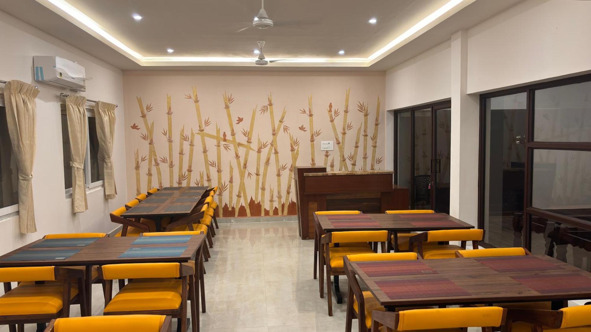 The Riviera Hotel Theni Exterior photo